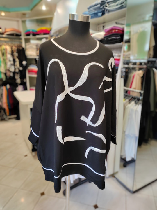 Modna majica s 3-4 rokavi za močnejše postave T6023